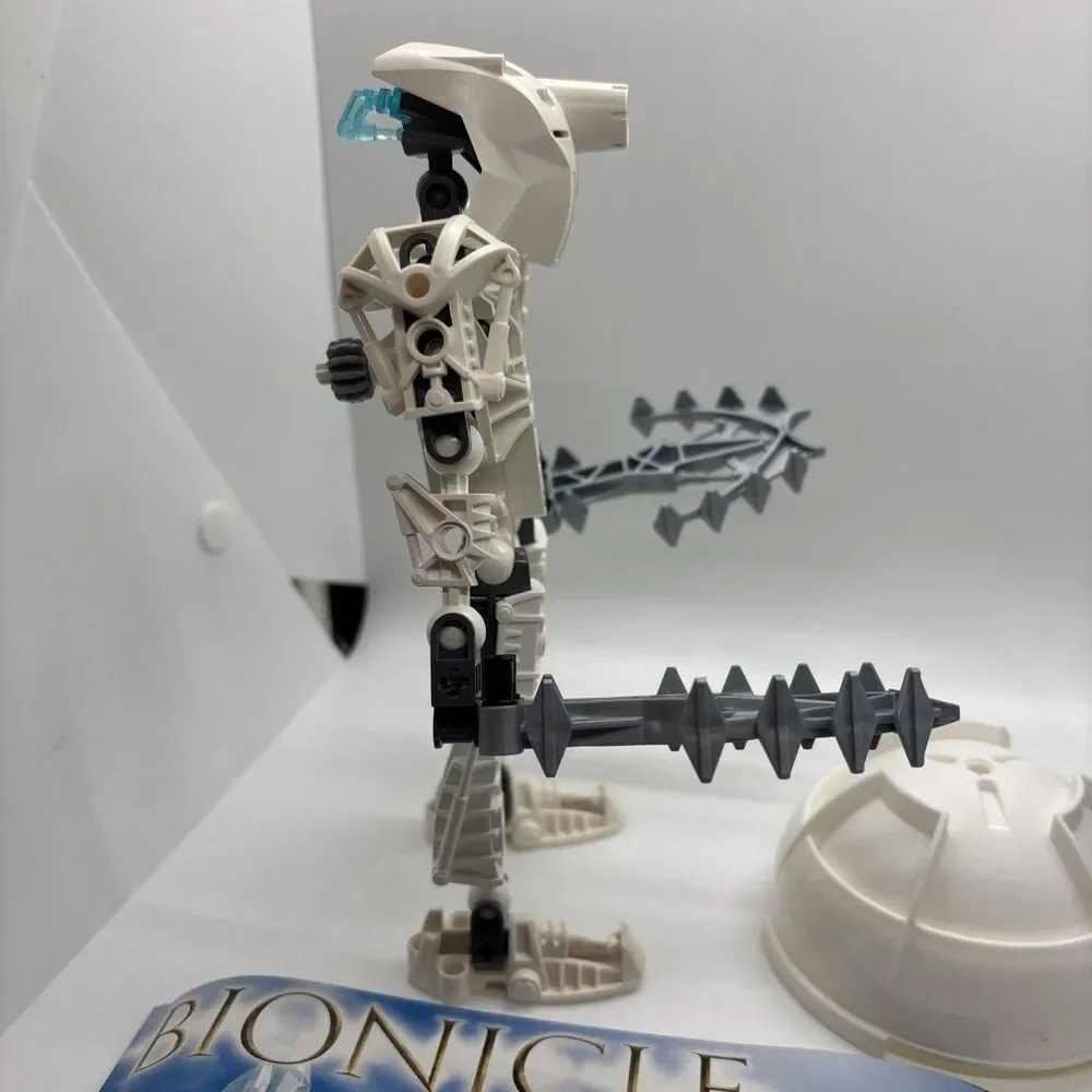 LEGO BIONICLE: Nuju (8606) Complete With Instructions In Canister